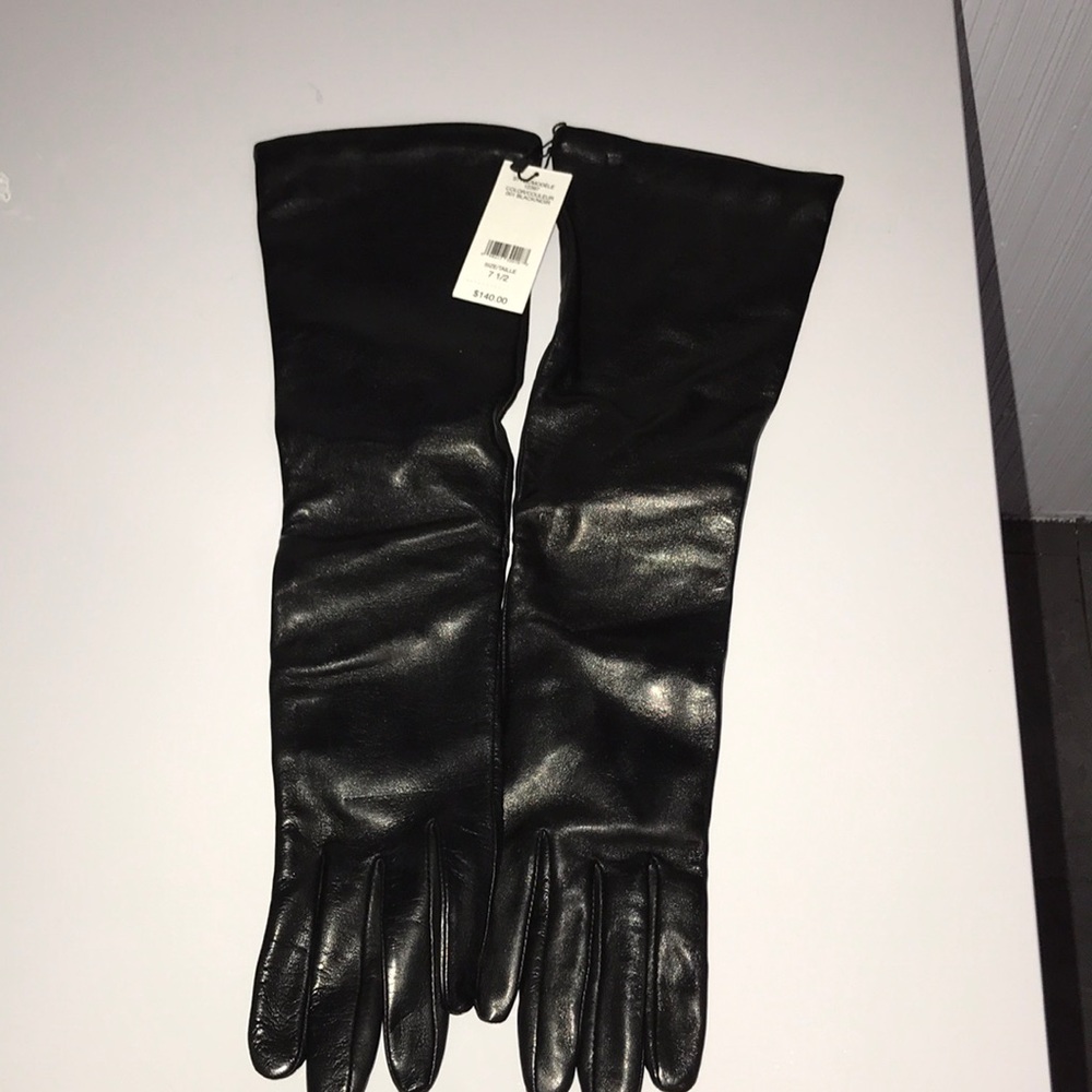 Leather gloves